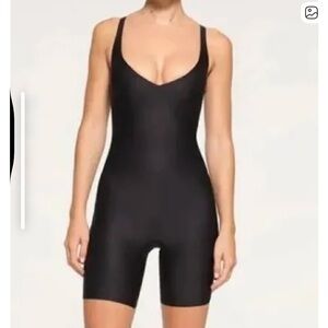 NWT Skims Body Sculpt Plunge Mid Thigh Bodysuit new Onyx Black